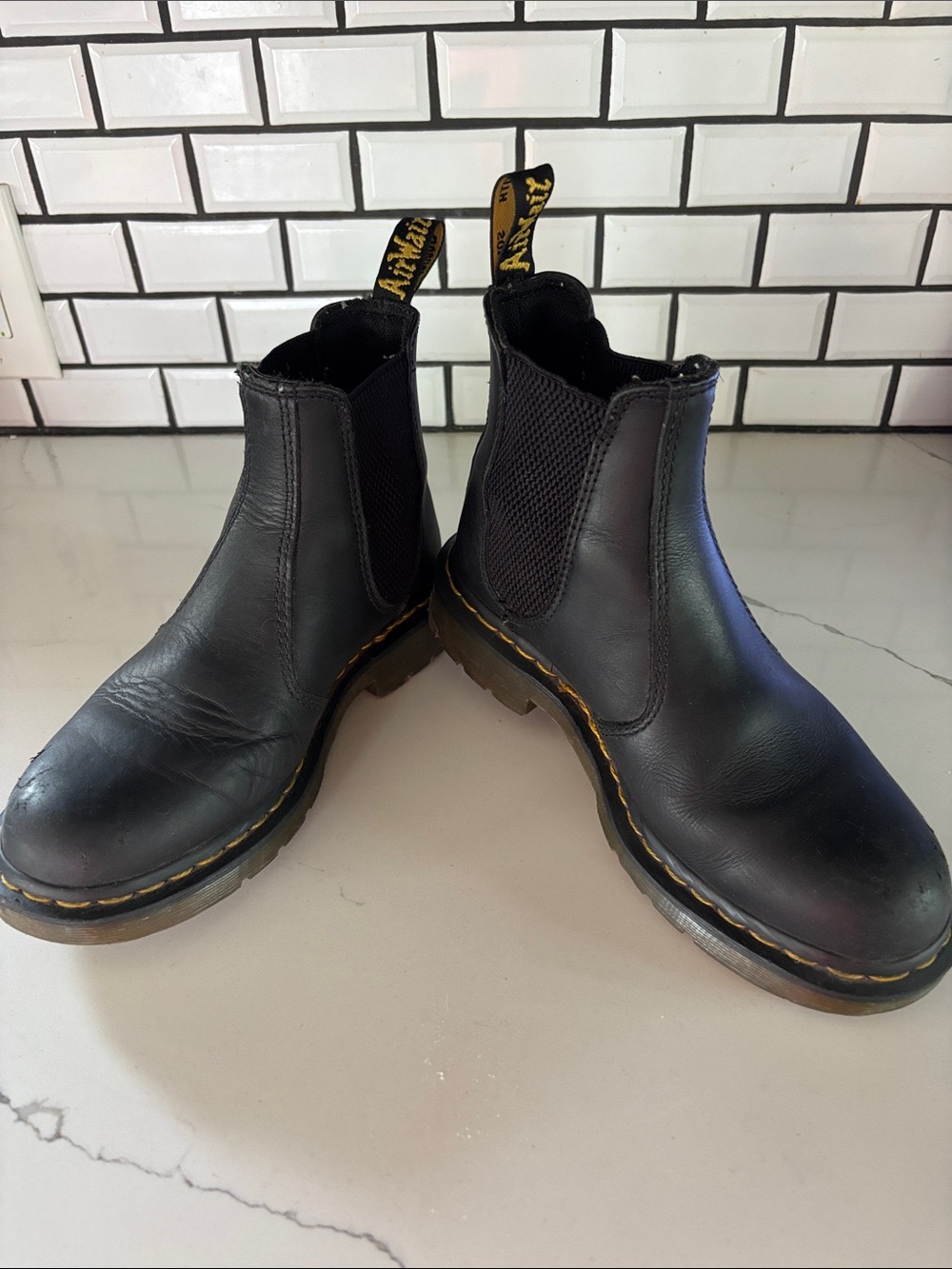 Dr Martens 2976 Slip Resistant Leather Chelsea Boots, Women’s 7/Men’s 6 EXC COND